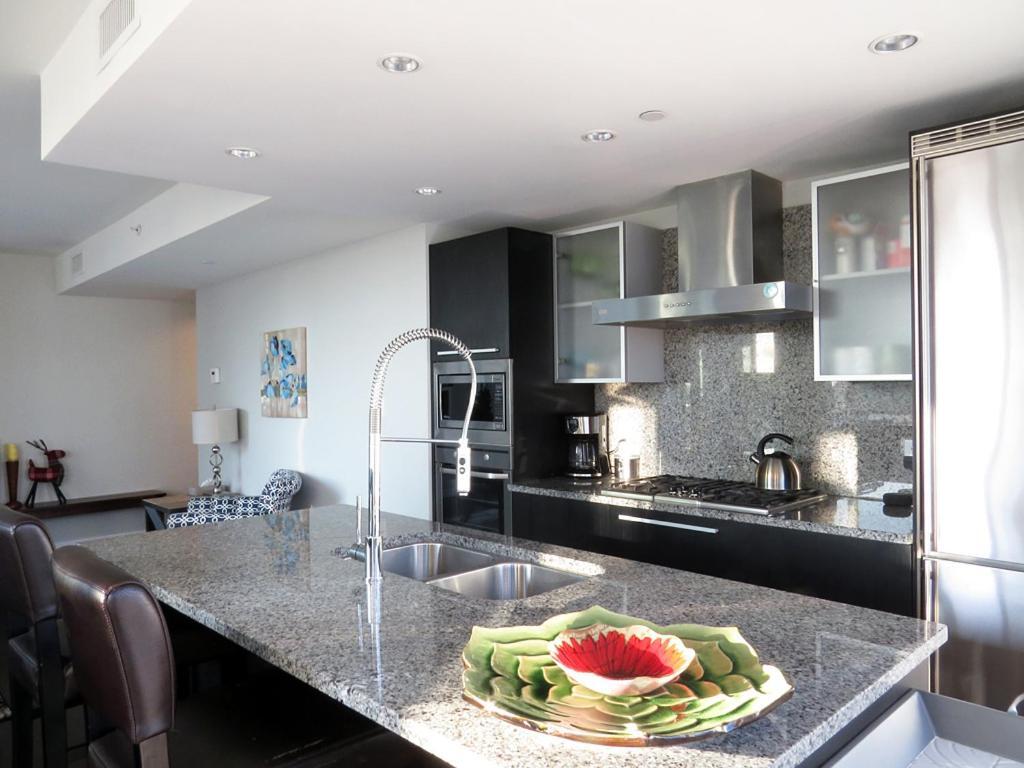 11Th Heaven Apartamento Victoria Exterior foto
